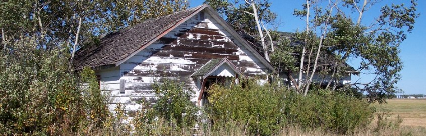 Photo of abandoned farmhouse, built in the early years of the 20th century